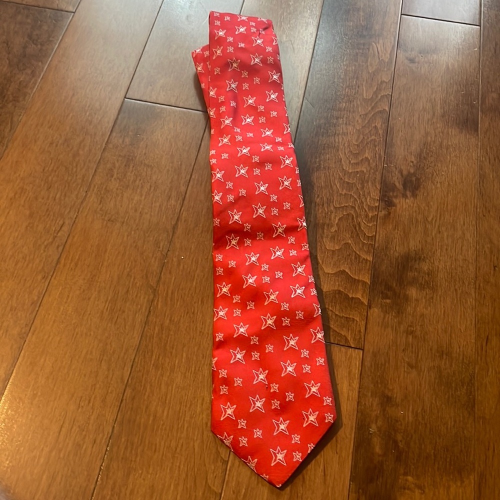 Agatha Ruiz de la Prada tie